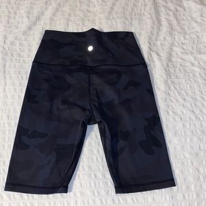 camo lululemon biker shorts size 4